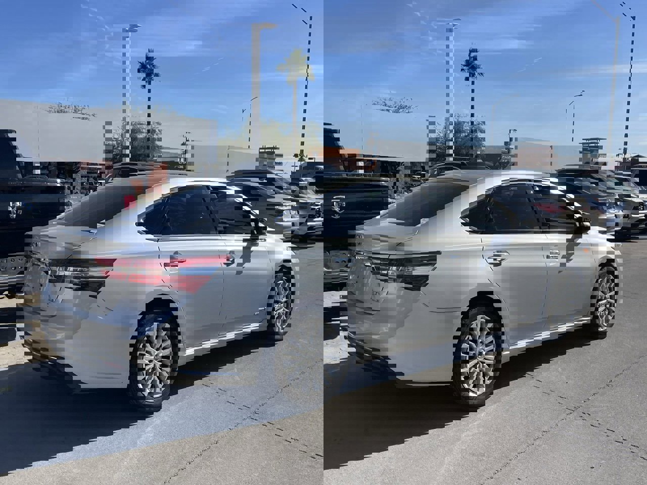 Used 2013 Toyota Avalon XLE Premium image 2