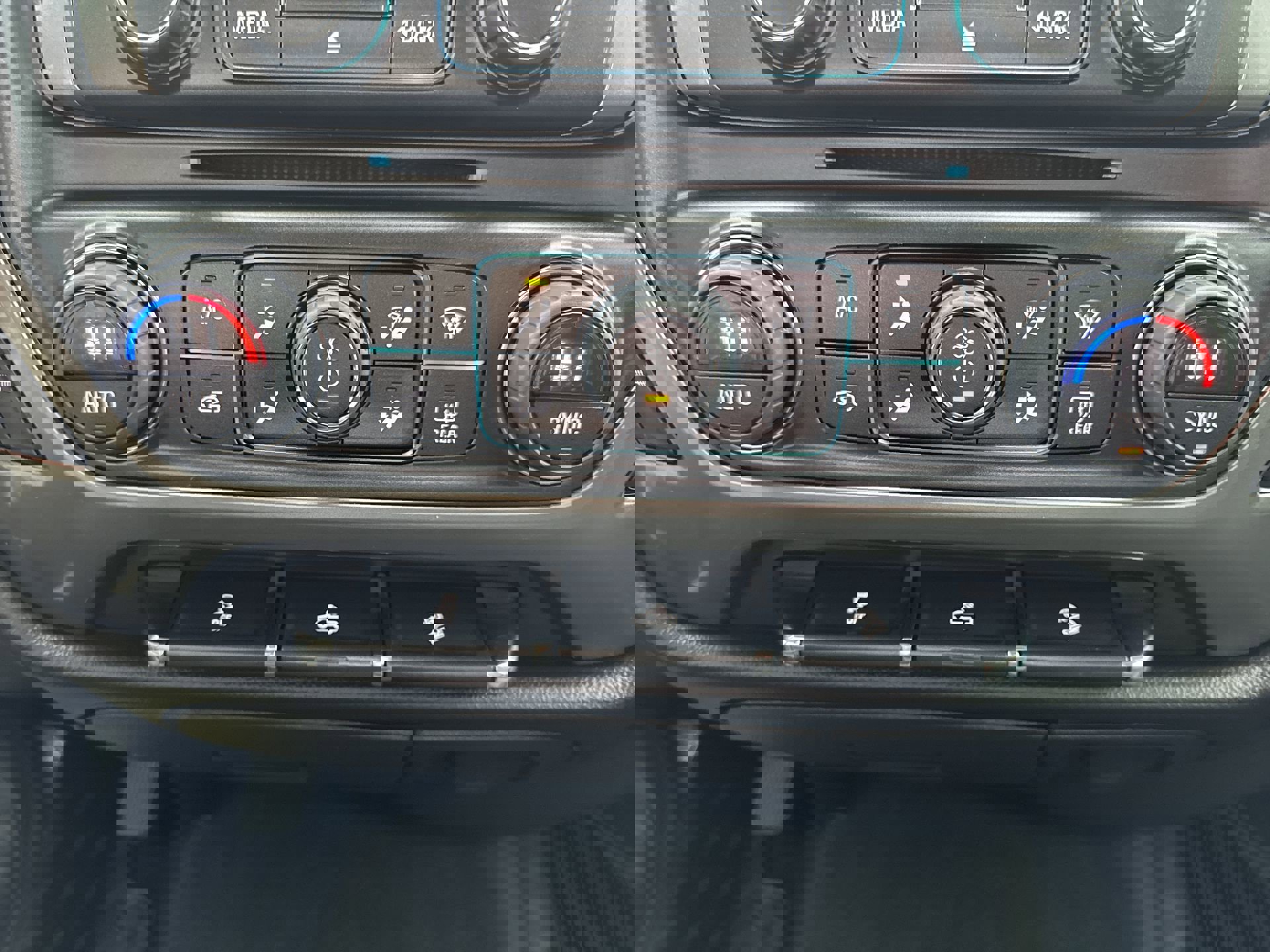 Used 2018 Chevrolet Silverado 1500 LT w/ All Star Edition image 18