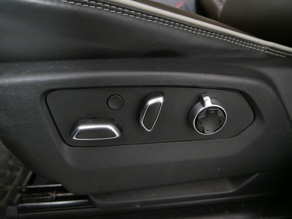 Used 2025 GMC Yukon Denali Ultimate AWD/4WD image 17