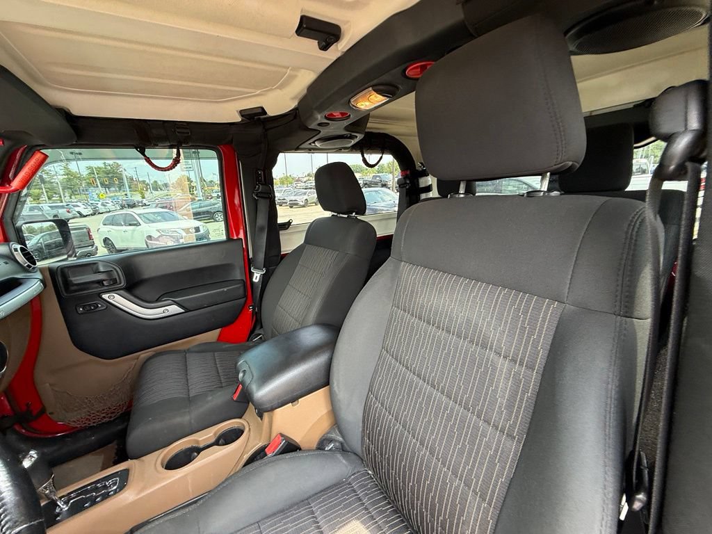 Used 2012 Jeep Wrangler Sahara w/ Connectivity Group AWD/4WD image 13