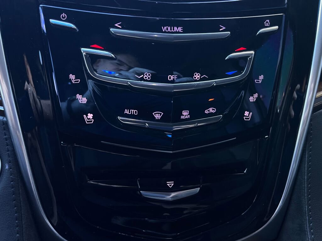 Used 2019 Cadillac Escalade ESV Premium Luxury image 19