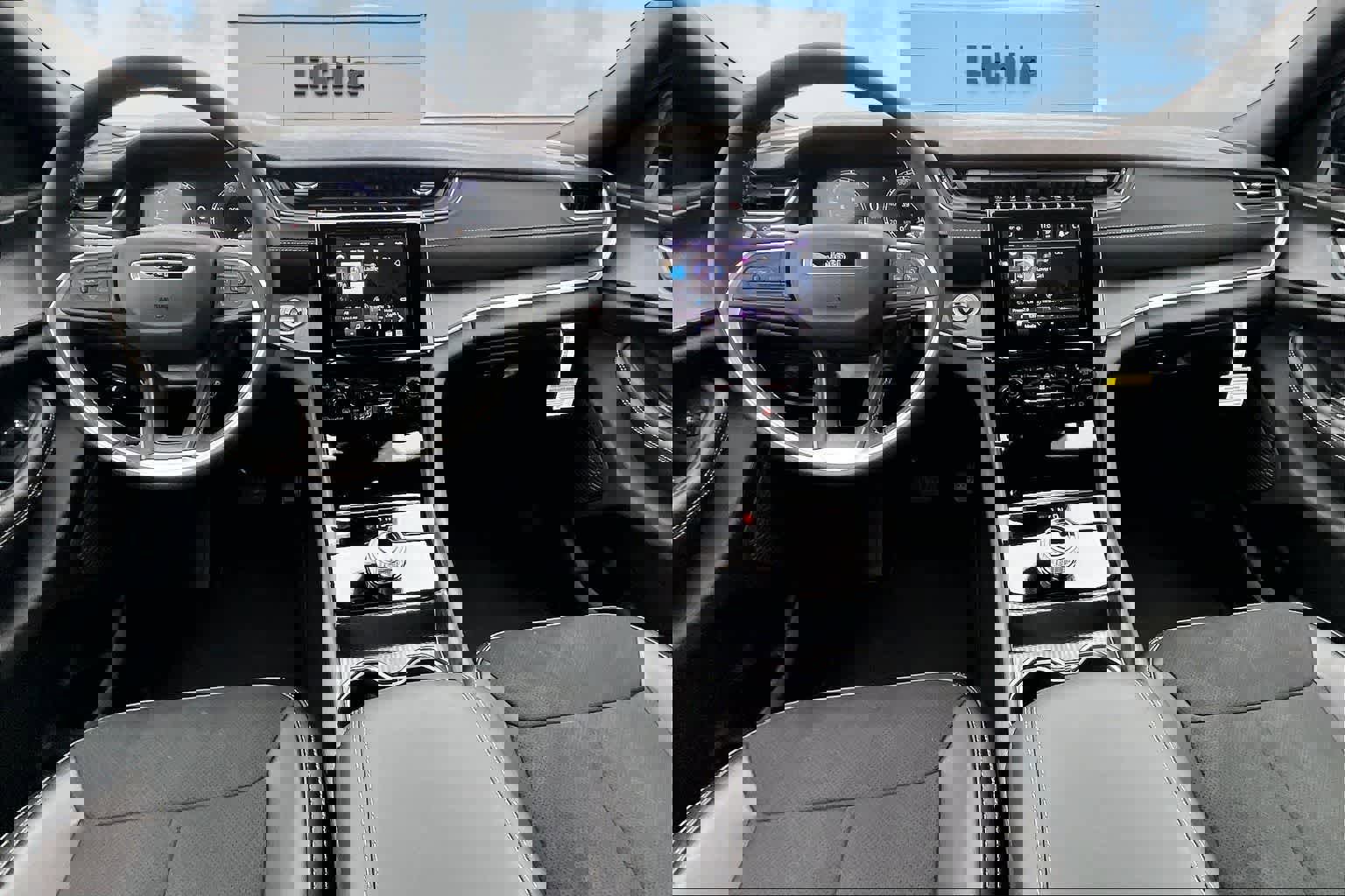 New 2025 Jeep Grand Cherokee Altitude image 10