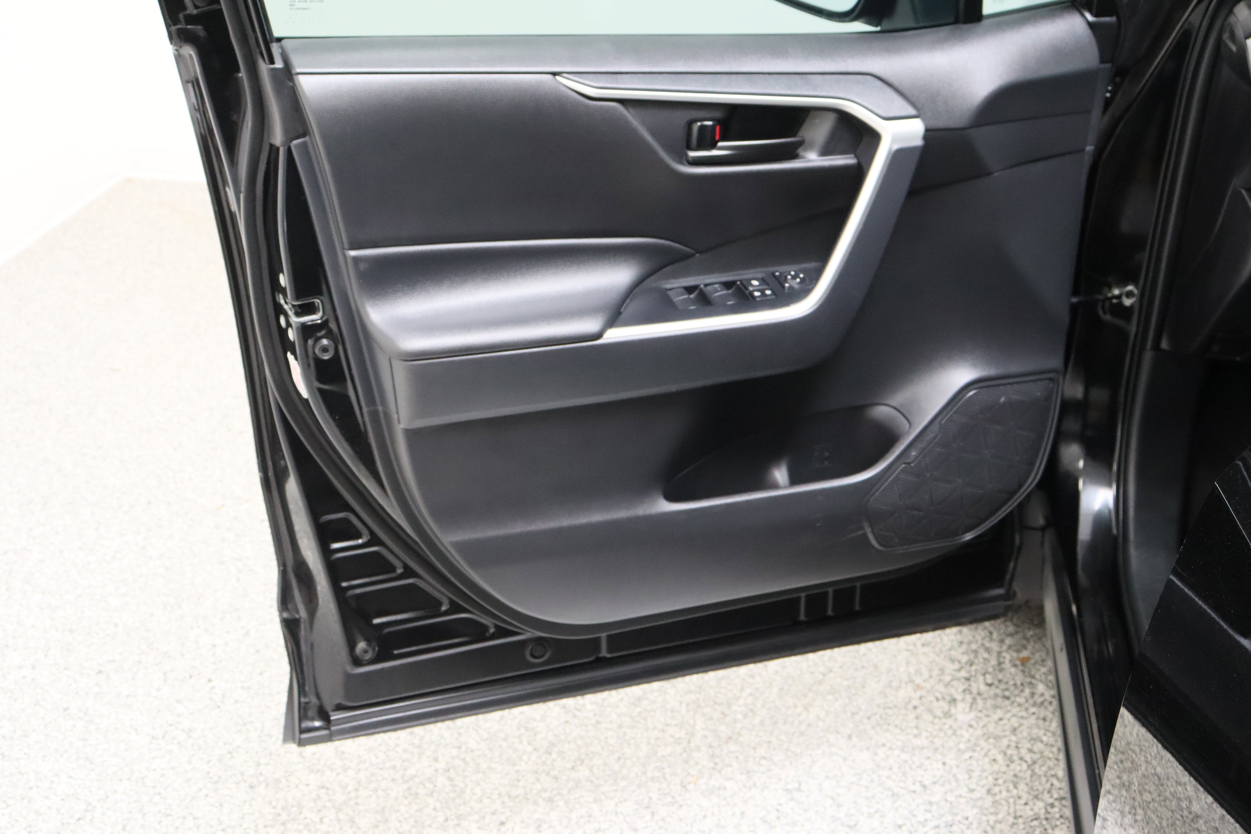 Used 2025 Toyota RAV4 LE FWD image 12