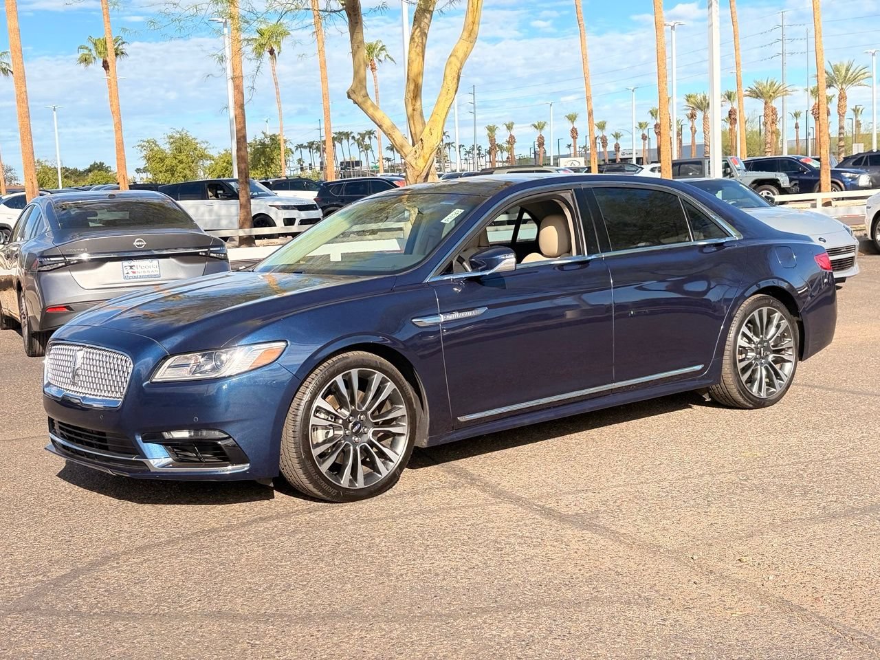 Used 2017 Lincoln Continental Select FWD image 2
