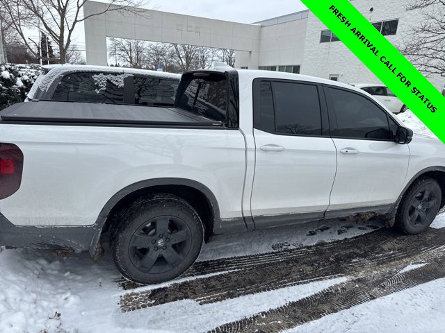 Certified 2025 Honda Ridgeline Black Edition image 8