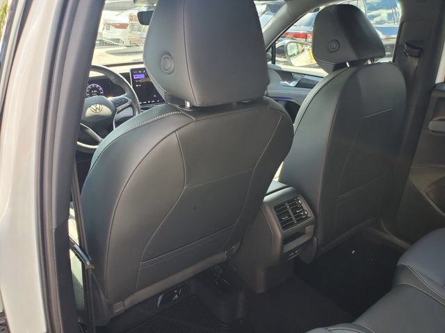 Certified 2025 Volkswagen Tiguan SE R-Line FWD image 19