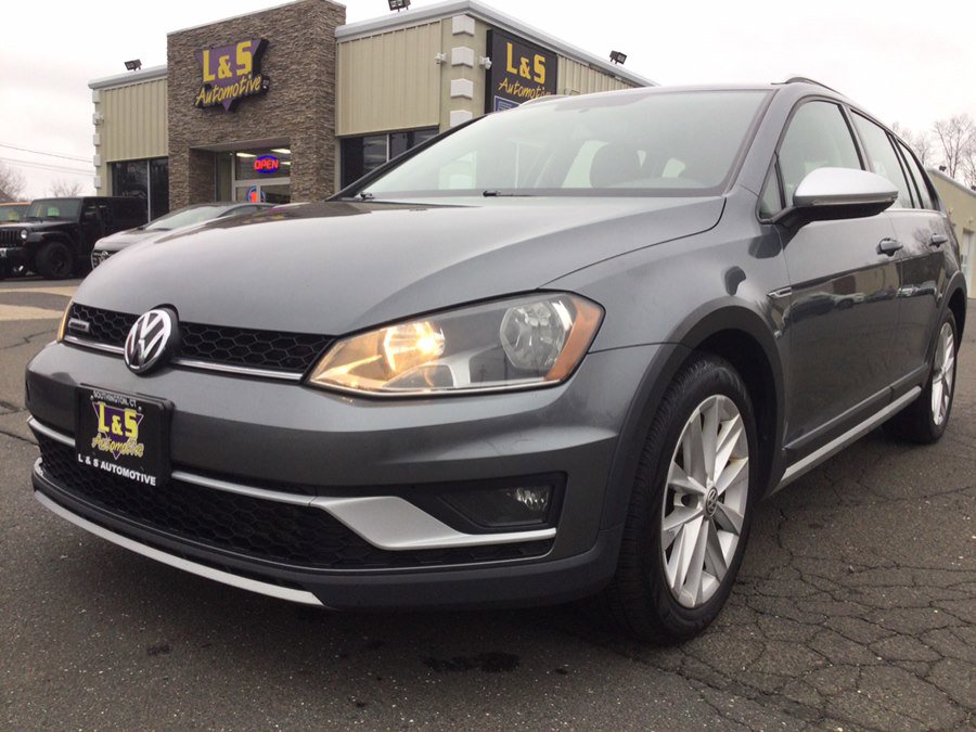 Used 2017 Volkswagen Golf Alltrack S image 2