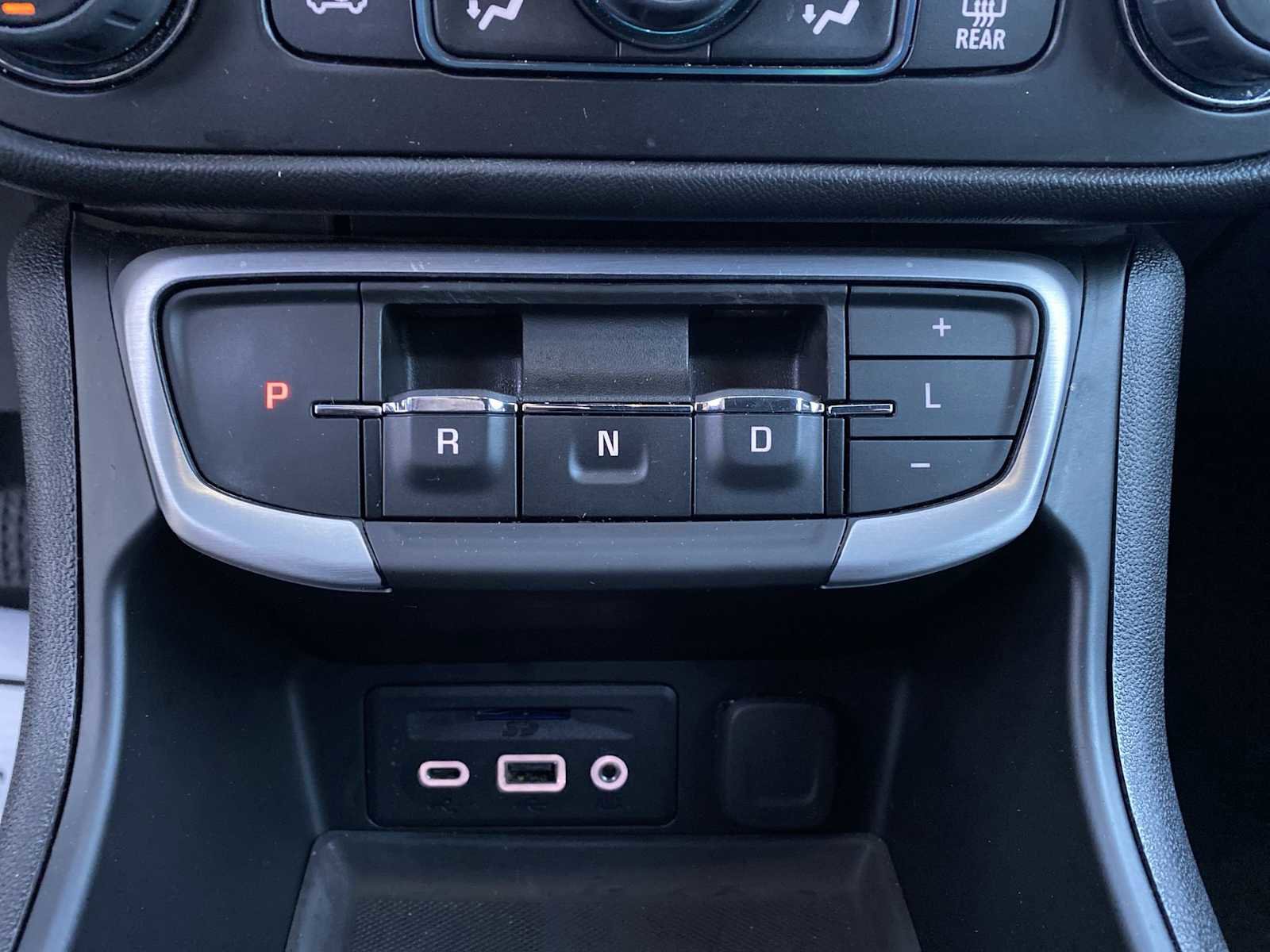 Used 2023 GMC Terrain SLT image 23