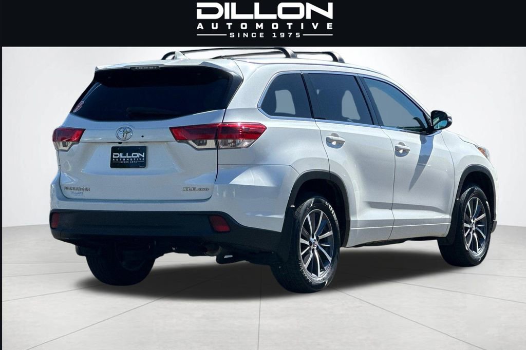 Used 2018 Toyota Highlander XLE AWD/4WD image 4