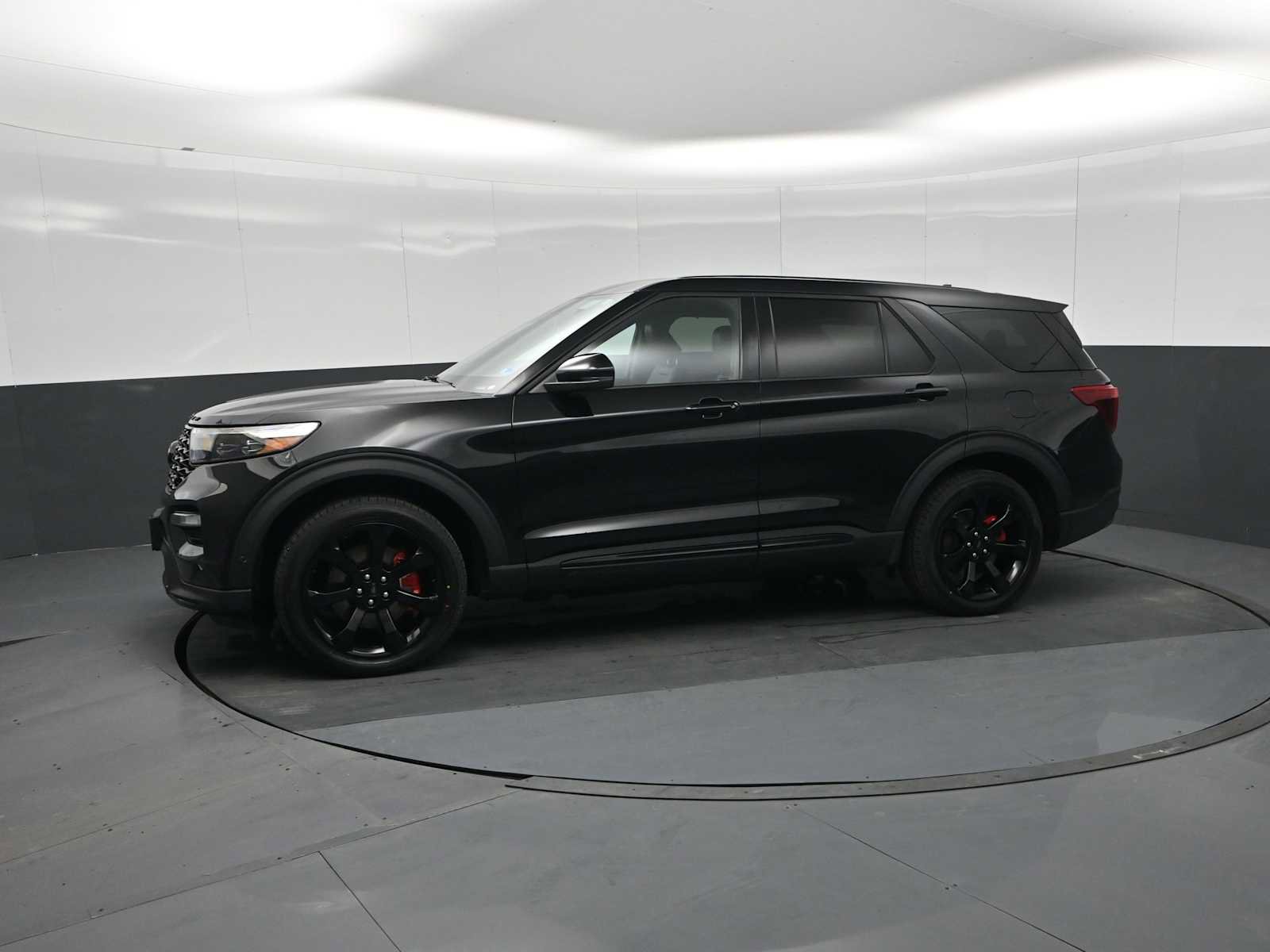 Used 2022 Ford Explorer ST w/ Equipment Group 401A image 4