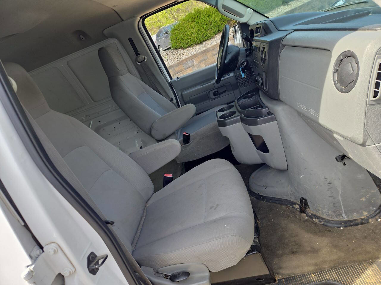 Used 2014 Ford E-350 and Econoline 350 Super Duty w/ Interior Upgrade Package RWD image 26