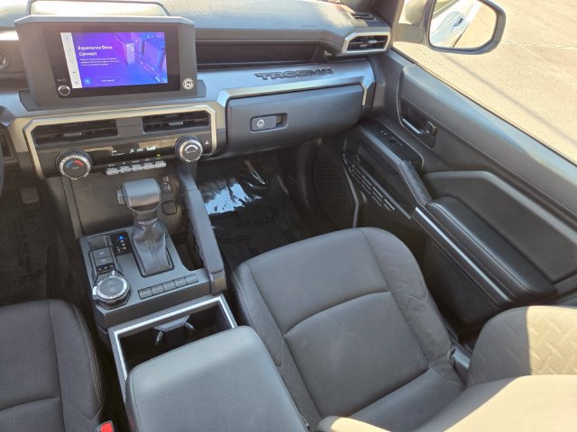 Used 2025 Toyota Tacoma SR5 AWD/4WD image 15