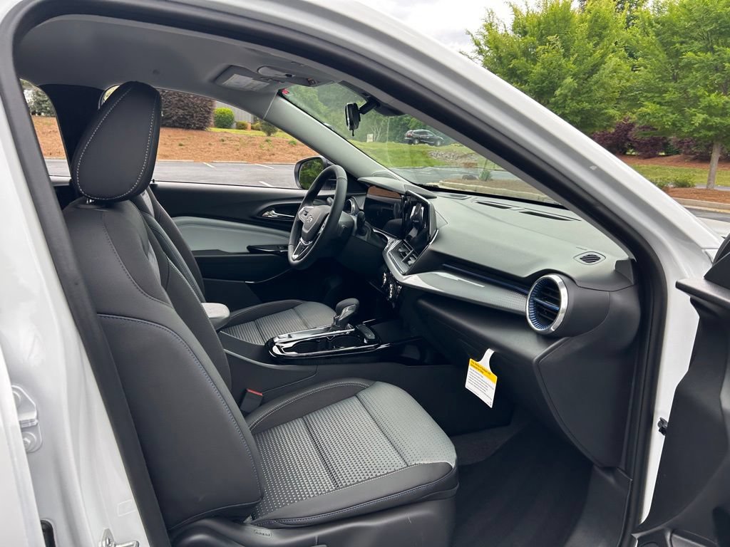 New 2026 Chevrolet Trax LT w/ Driver Confidence Package FWD image 35