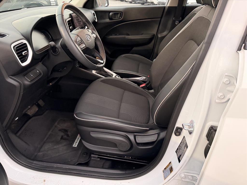 Used 2025 Hyundai Venue Limited image 5