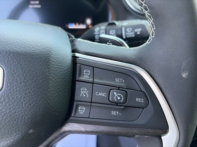 Used 2025 Jeep Grand Cherokee L Limited AWD/4WD image 13