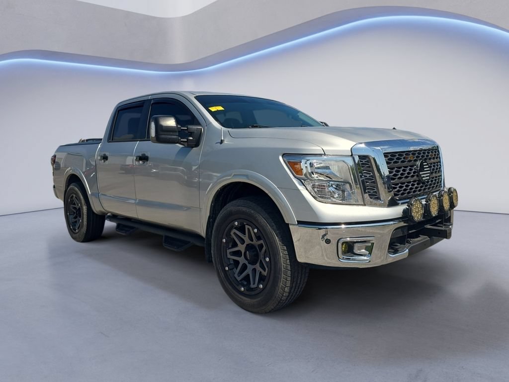 Used 2018 Nissan Titan SV w/ SV Convenience Package AWD/4WD image 9