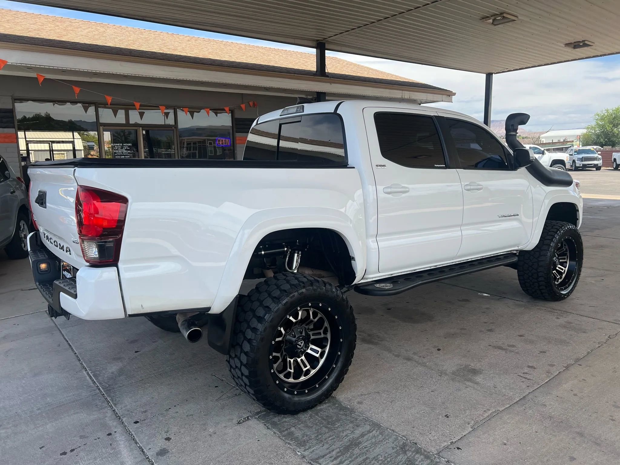 Used 2021 Toyota Tacoma SR5 image 5