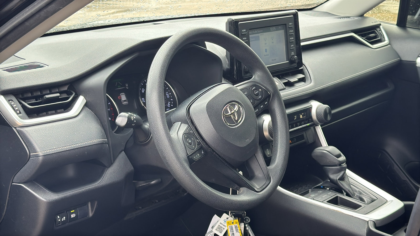 Used 2019 Toyota RAV4 LE FWD image 10
