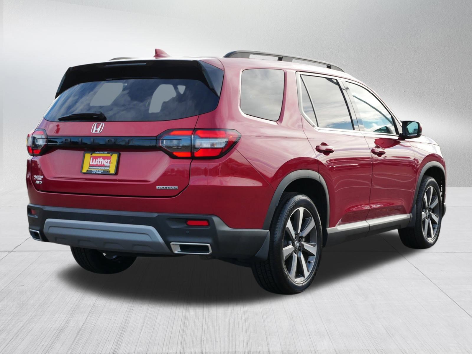 Used 2023 Honda Pilot Touring image 7