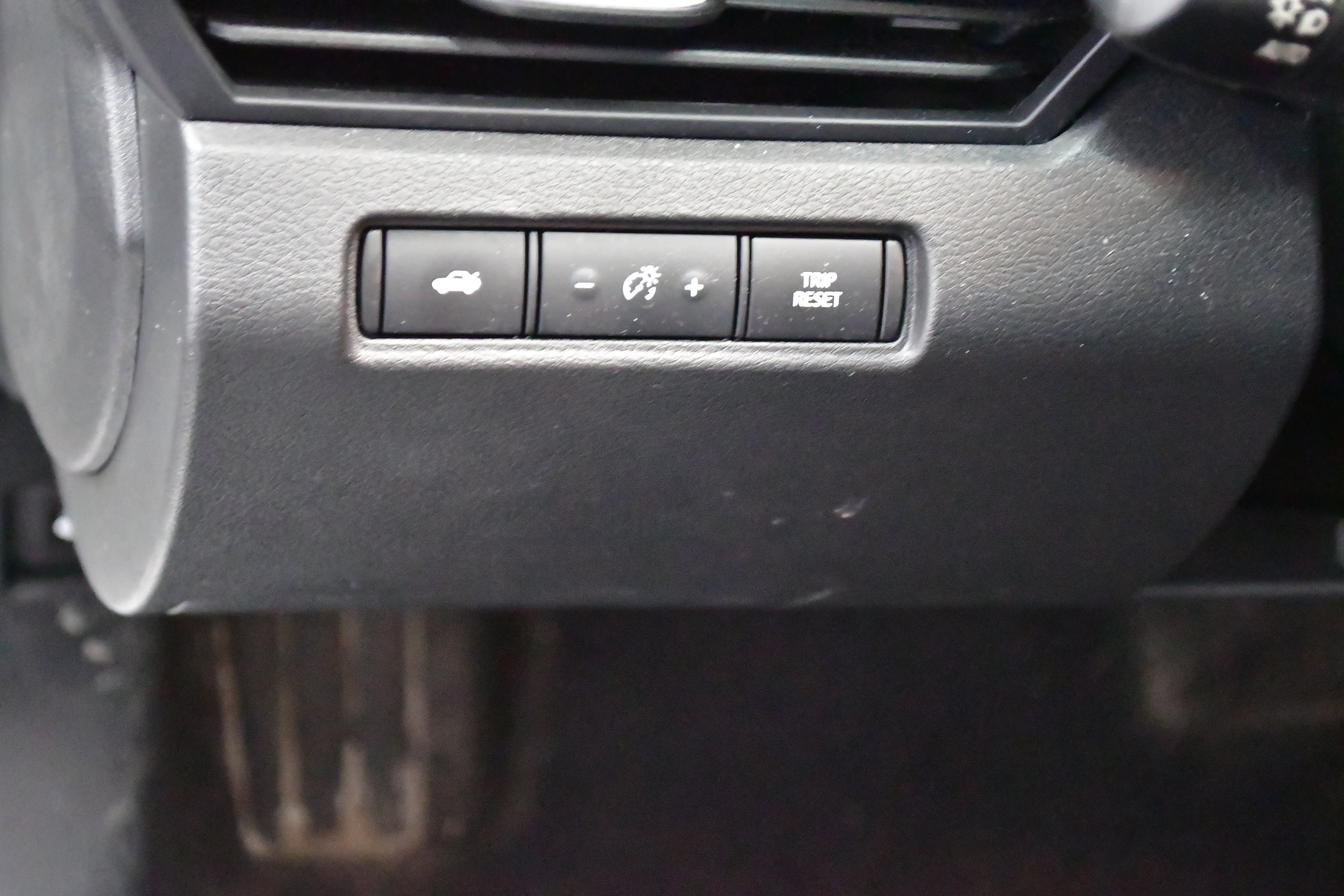 Used 2025 Nissan Altima 2.5 SV FWD image 13