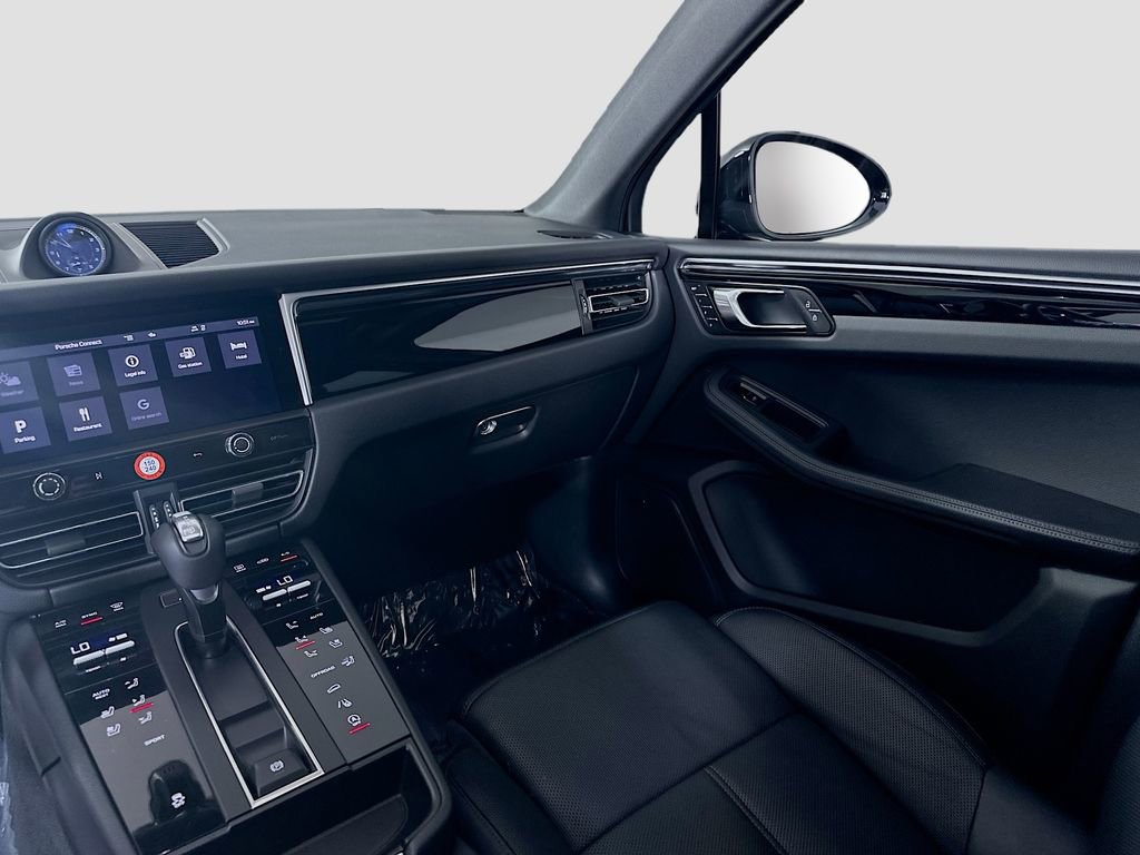 Certified 2024 Porsche Macan image 26