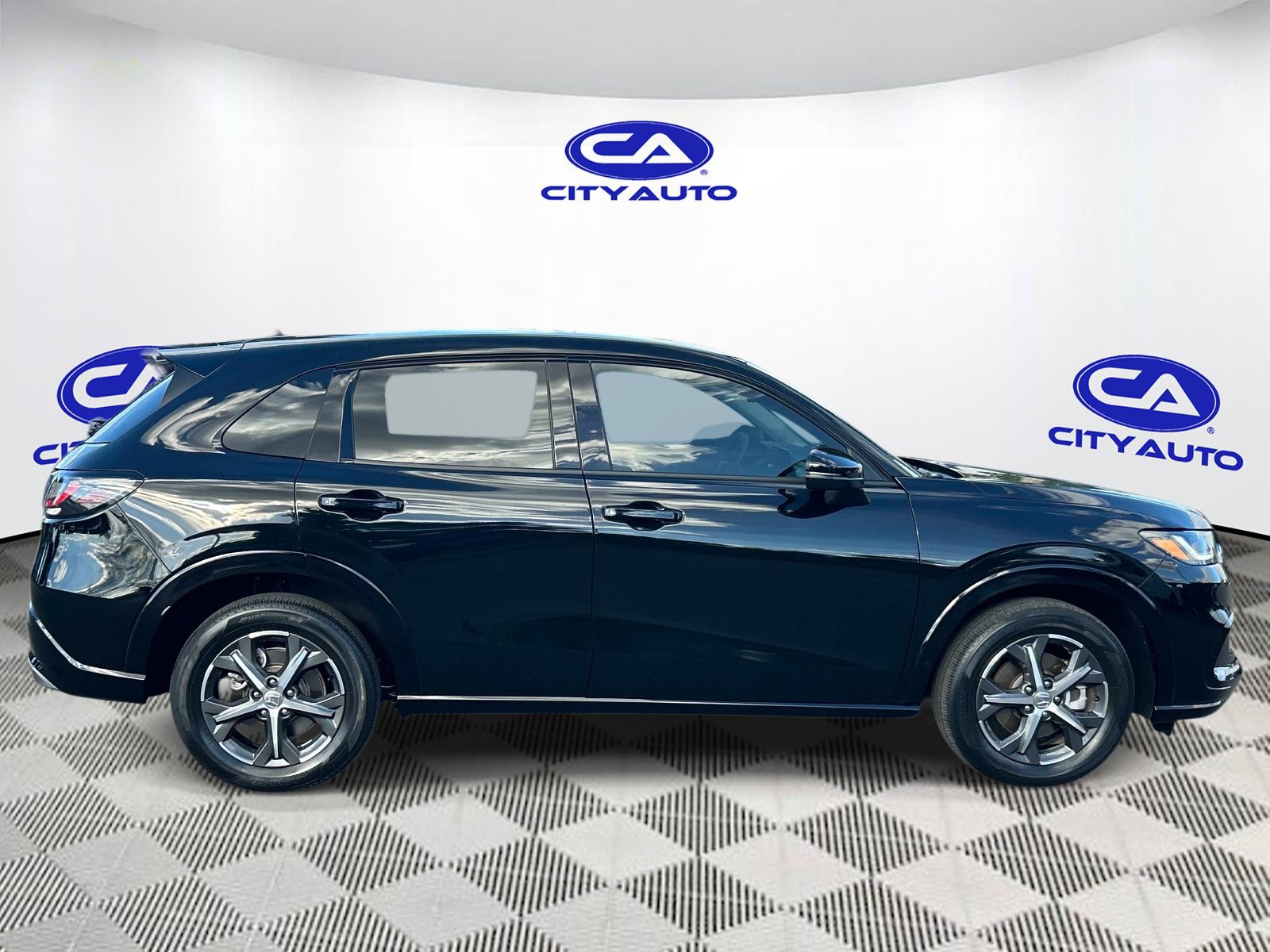 Used 2025 Honda HR-V EX-L image 2