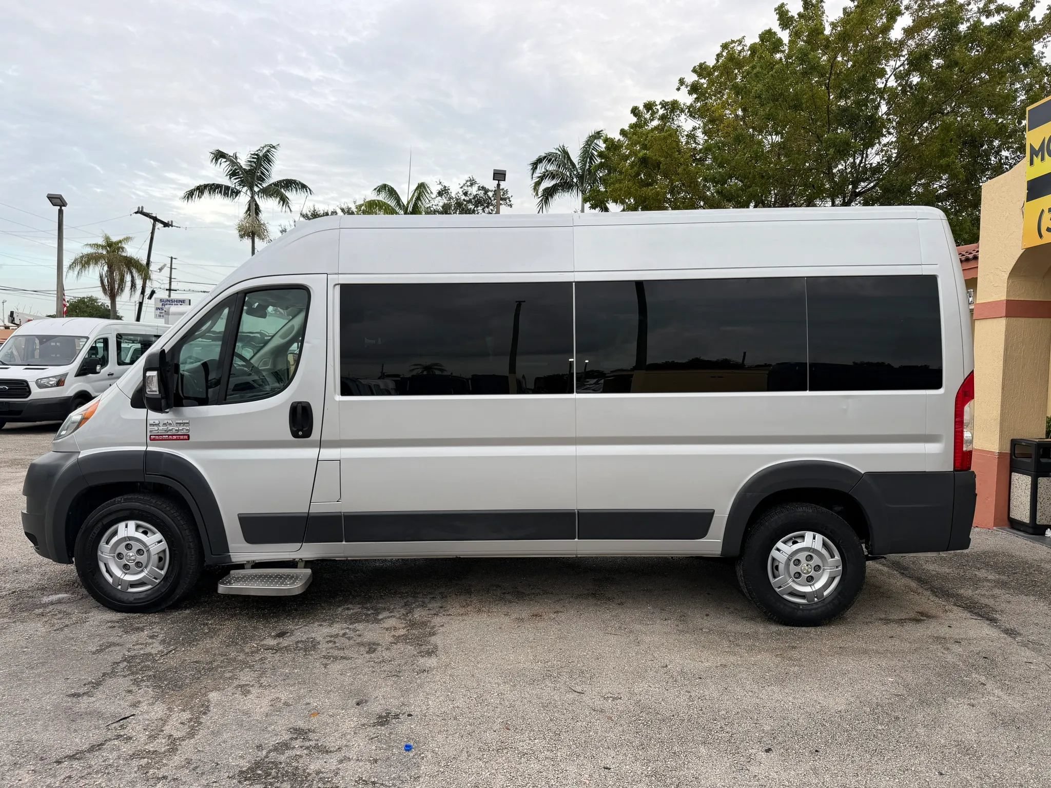 Used 2017 RAM ProMaster 2500 w/ Premium Appearance Group FWD image 6
