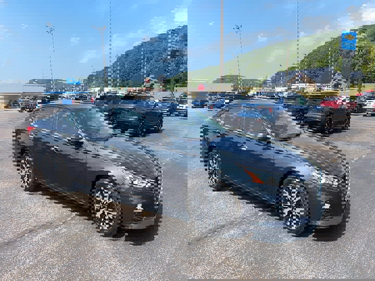 Used 2022 Nissan Altima 2.5 SV w/ SV Premium Package image 1