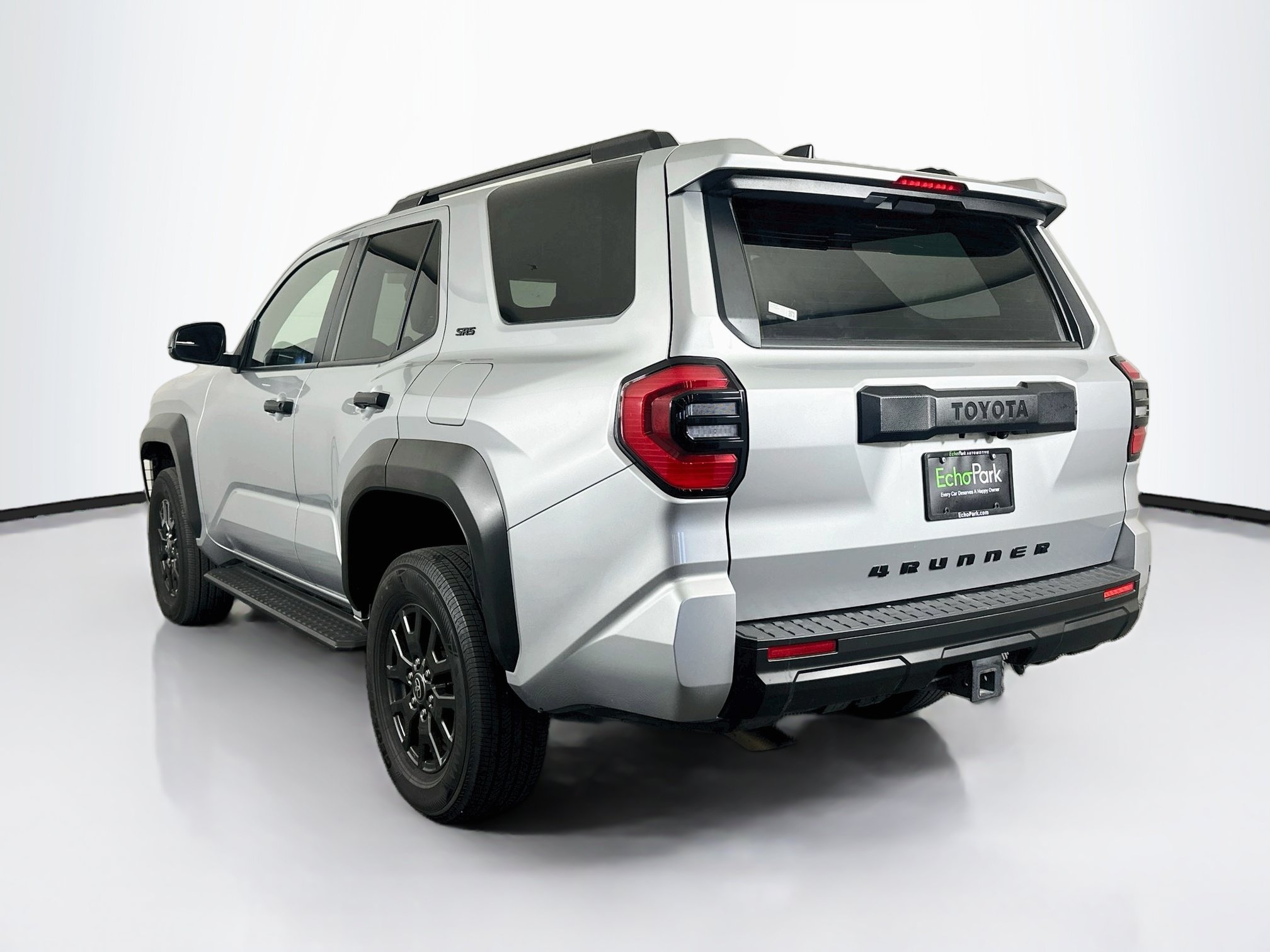 Used 2025 Toyota 4Runner SR5 AWD/4WD image 5