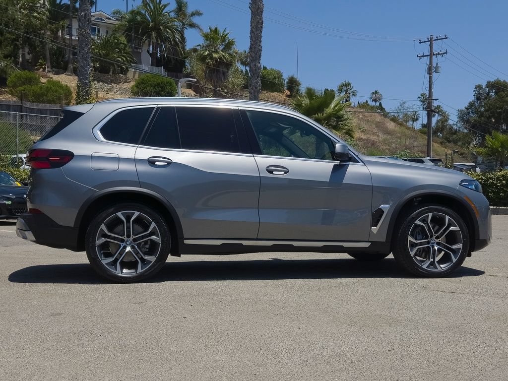 New 2026 BMW X5 sDrive40i w/ Parking Assistance Package RWD image 3