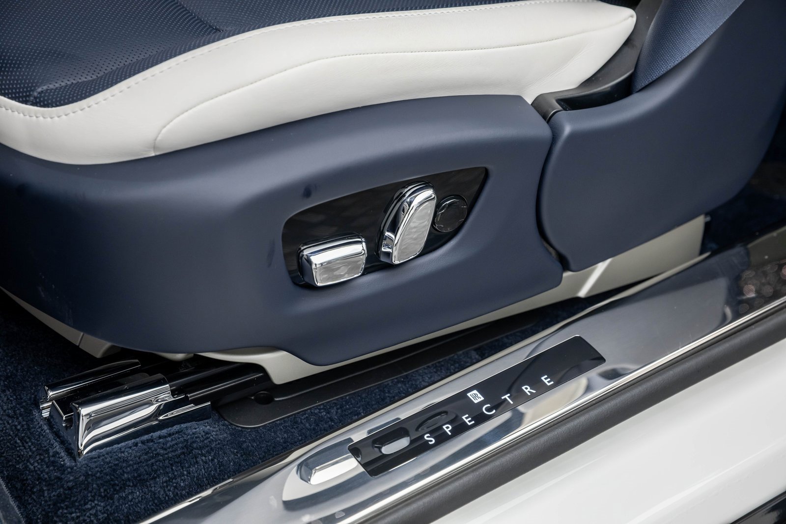 New 2026 Rolls-Royce Spectre image 8