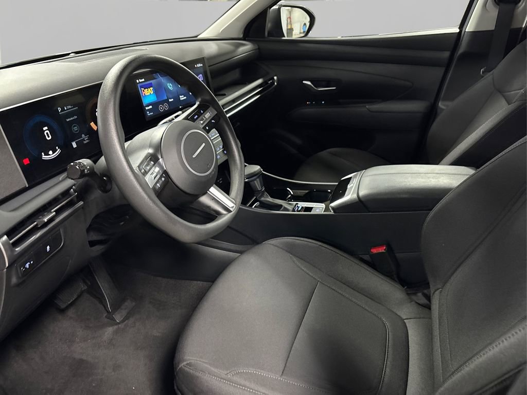 Certified 2025 Hyundai Tucson SE image 9