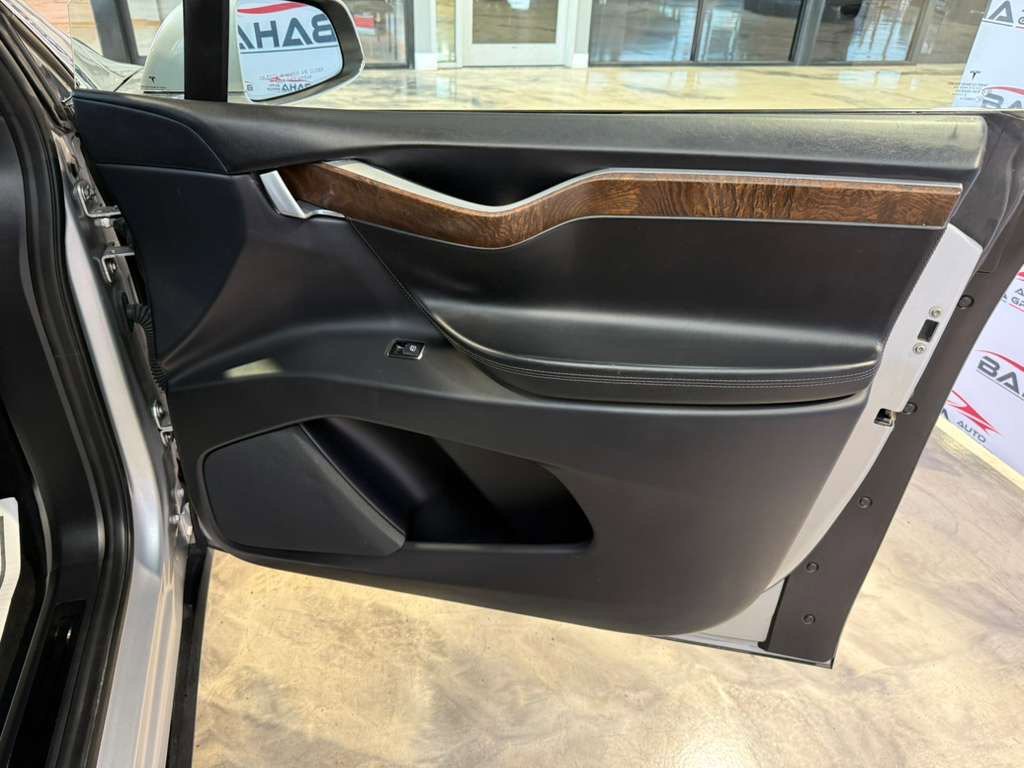 Used 2017 Tesla Model X 100D image 63