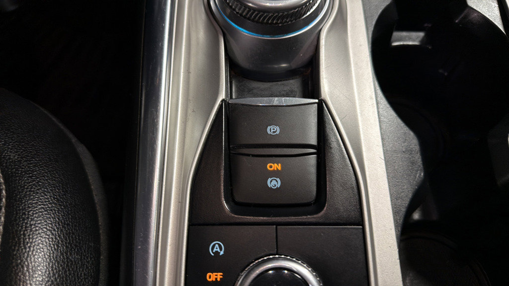 Used 2021 Ford Explorer Limited w/ Equipment Group 301A AWD/4WD image 19