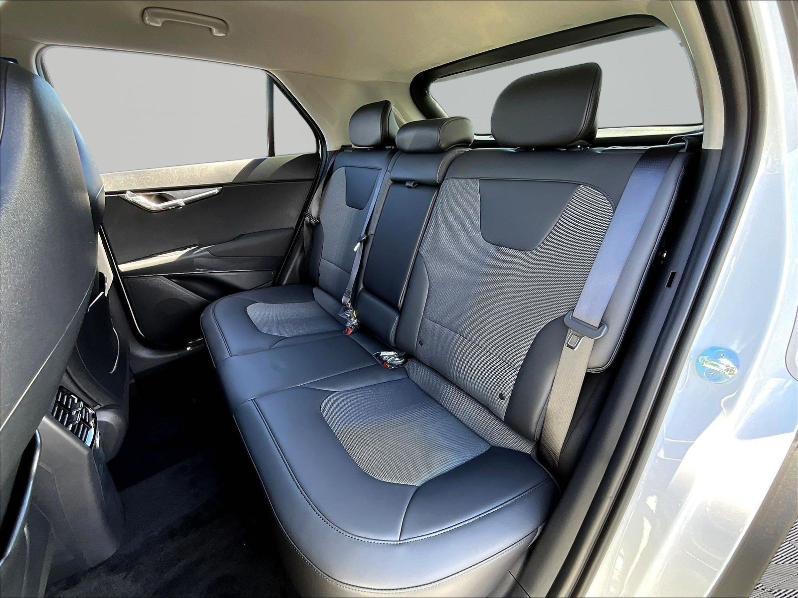 New 2026 Kia Niro EX FWD image 17
