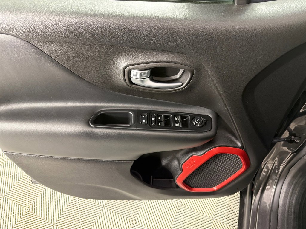 Used 2017 Jeep Renegade Trailhawk image 11