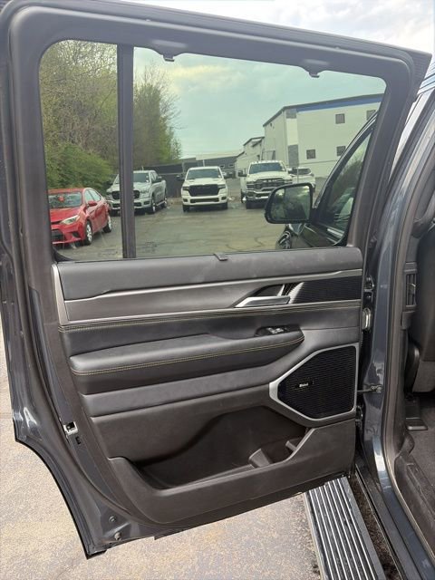 Used 2025 Jeep Wagoneer Series III w/ Premium Group I image 28