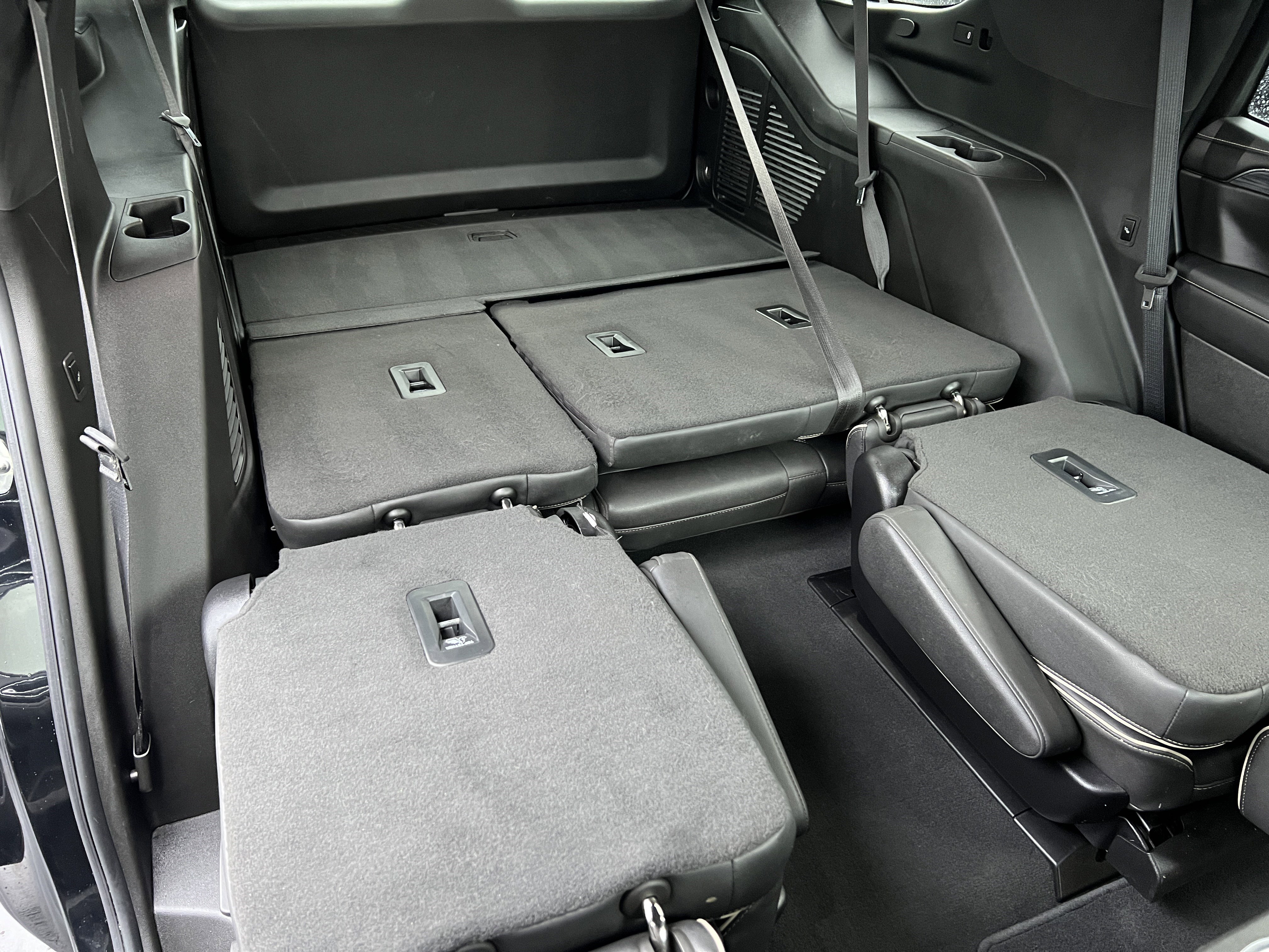 Used 2024 GMC Yukon SLT w/ SLT Luxury Package image 24