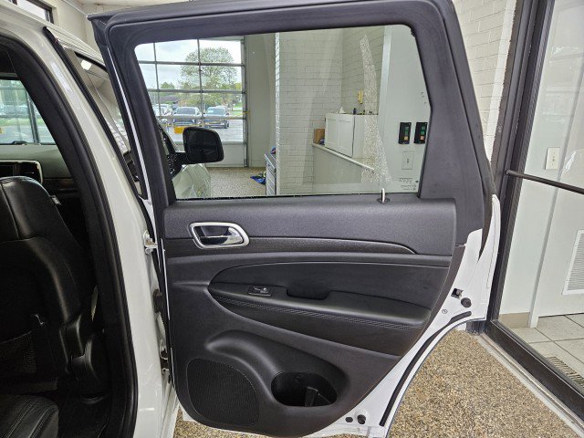 Used 2015 Jeep Grand Cherokee Altitude AWD/4WD image 15
