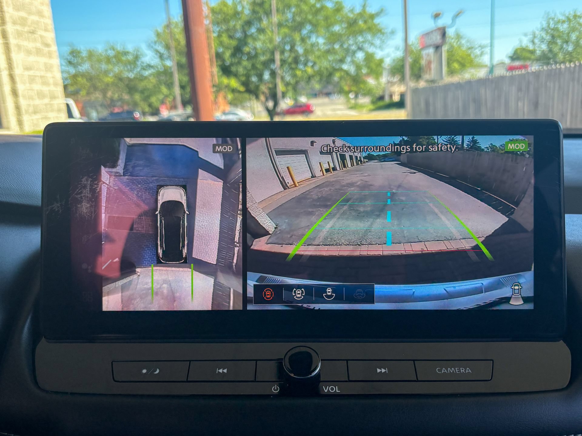 Used 2025 Nissan Rogue SL w/ SL Premium Package FWD image 19