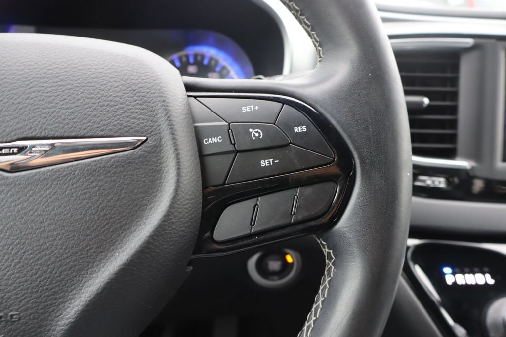 Used 2018 Chrysler Pacifica Touring Plus w/ S Appearance Package FWD image 8