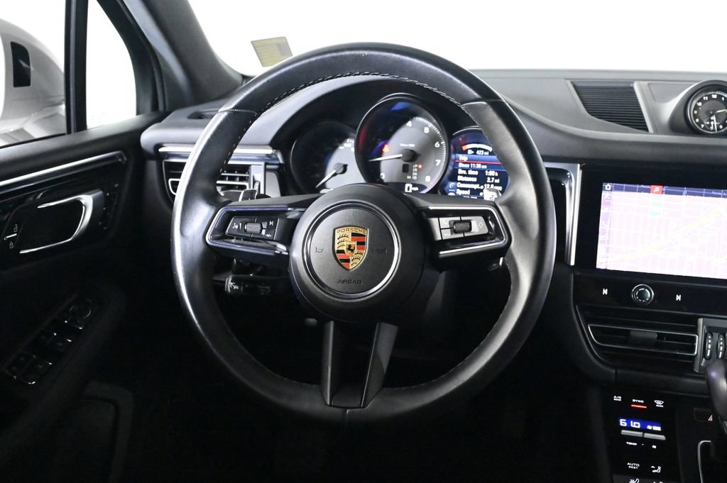 Certified 2023 Porsche Macan AWD/4WD image 12