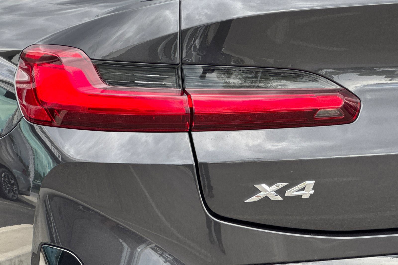 Used 2025 BMW X4 xDrive30i image 12