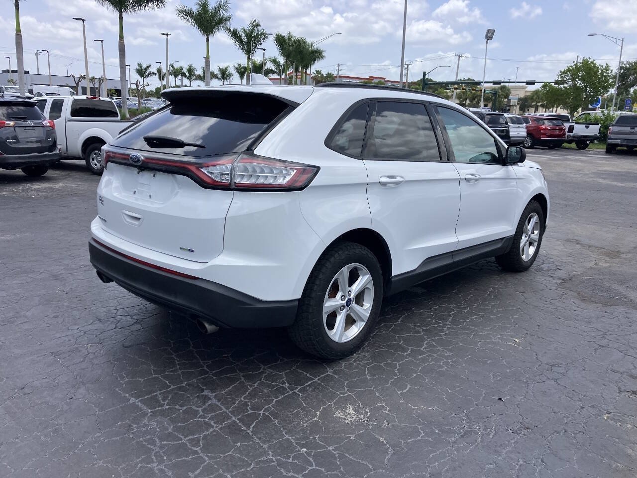 Used 2017 Ford Edge SE AWD/4WD image 3