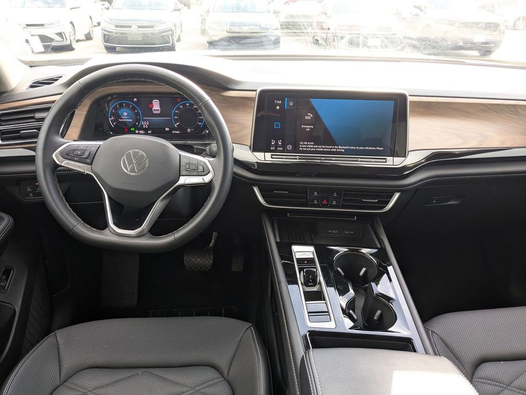 Used 2025 Volkswagen Atlas SE image 26
