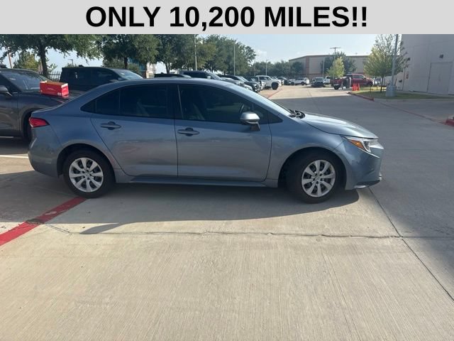 Used 2025 Toyota Corolla LE FWD image 2