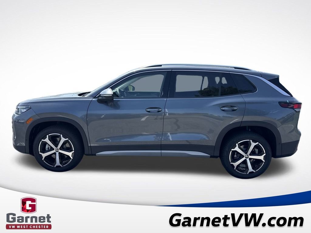 New 2025 Volkswagen Tiguan SE image 2