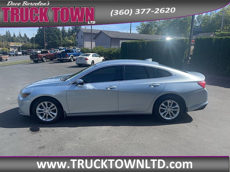 Used 2017 Chevrolet Malibu LT w/ Leather Package FWD image 2