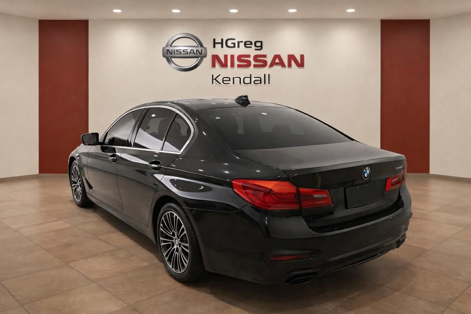 Used 2020 BMW 530e w/ Convenience Package RWD image 2