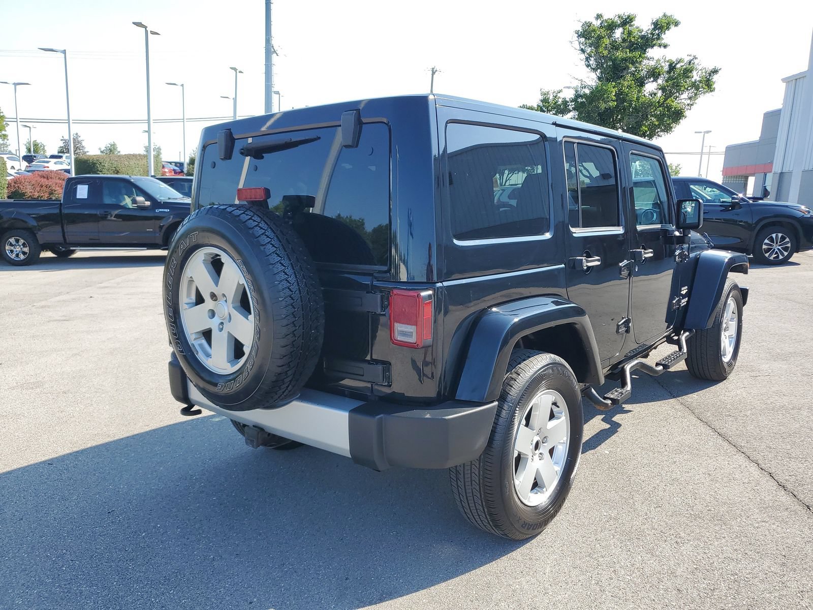 Used 2012 Jeep Wrangler Unlimited Sahara w/ Dual Top Group AWD/4WD image 4